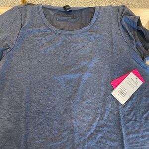 3x blue yogalicious t shirt